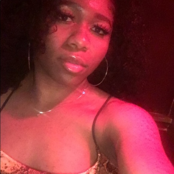 Meet your Posher, Olivia - Picture 2 of 12